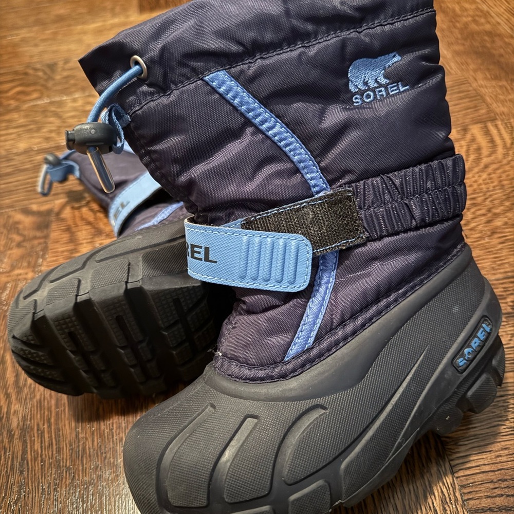 Sorel Black and Navy Snow Boots